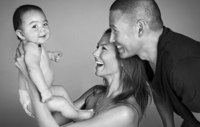 Stacy, Jared és Ava baba